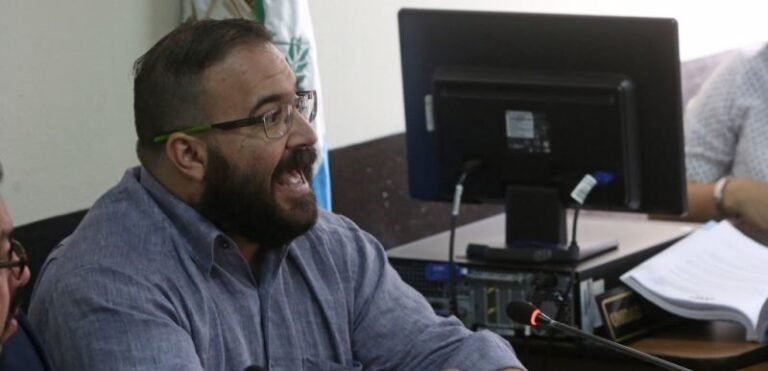 Ex gobernador mexicano recibe orden de arresto por desaparición forzada