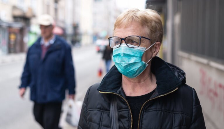 ¿Son contagiosas las personas con coronavirus asintomáticas? La OMS se desdice y crea confusión