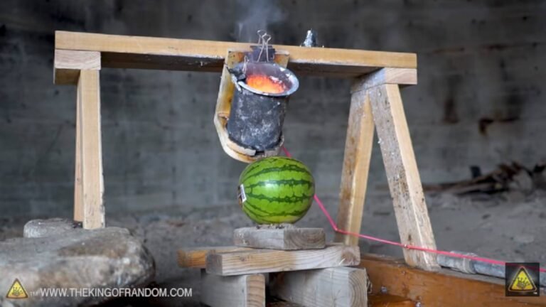 ¿Qué sucede cuando viertes sal fundida dentro de una sandía?