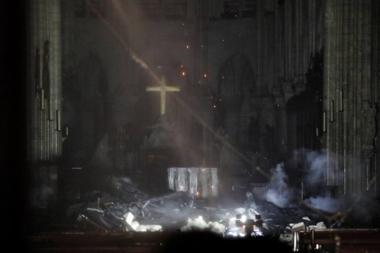 Así ha quedado por dentro la catedral de Notre Dame tras el incendio