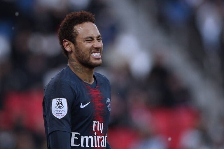 Neymar sancionado con tres partidos en Francia por agredir a un aficionado