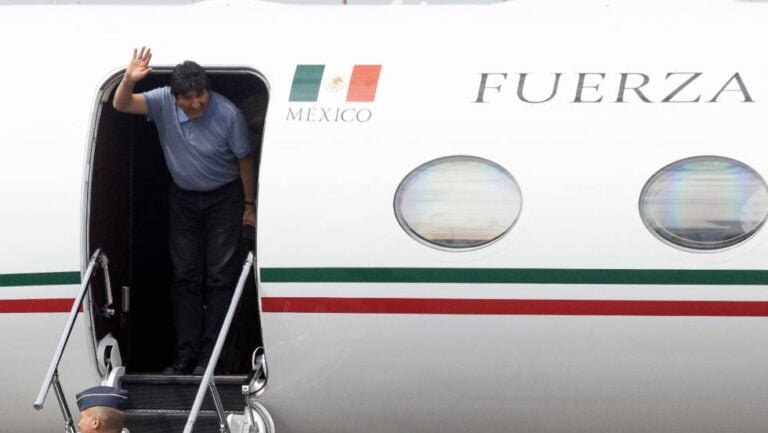 Llegó Evo Morales a México donde le ofrecieron asilo político