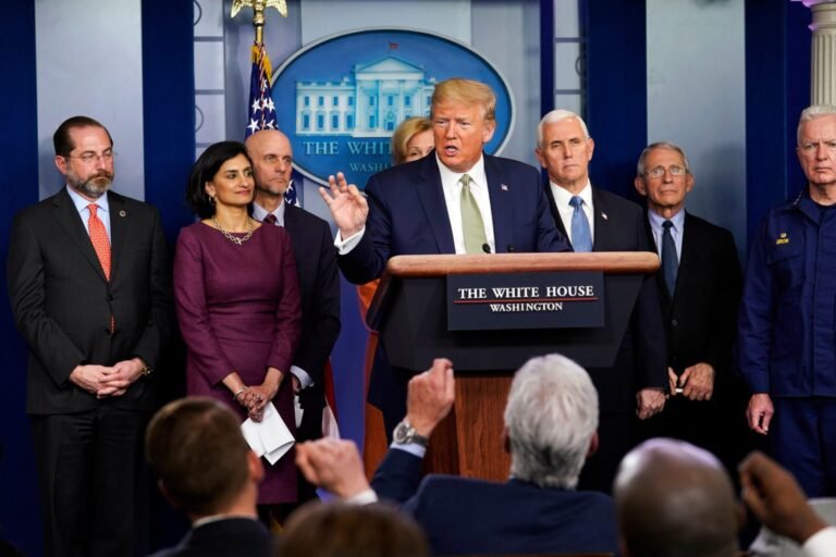 Debido a crisis por coronavirus, Trump firma plan de emergencia y ayuda económica para familias