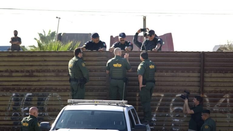 Trump sugiere que el muro se podría pagar con fondos destinados a inmigrantes