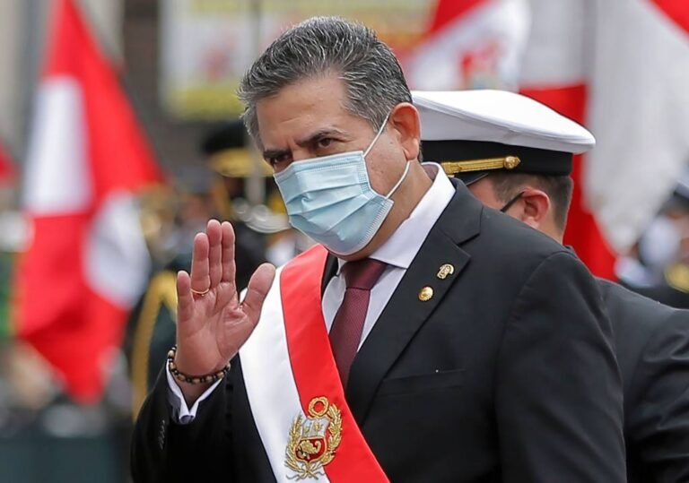 Manuel Merino jura como presidente de Perú, tras la destitución de Vizcarra