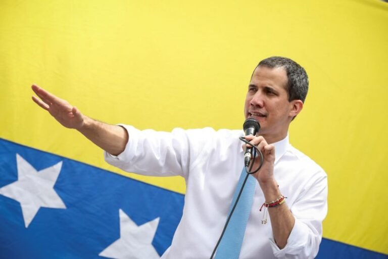 Guaidó: Venezuela no puede decidir entre la pandemia o el hambre