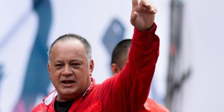 Diosdado Cabello niega que Venezuela apoye a las FARC para retomar las armas
