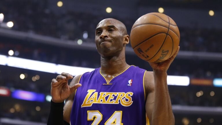 Muere la leyenda del baloncesto Kobe Bryant al estrellarse en un helicóptero