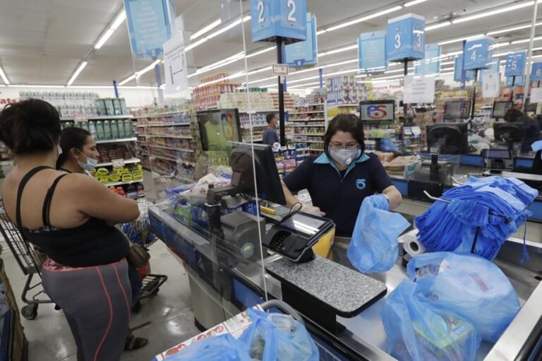 EEUU agrega 2.5 millones de empleos y desempleo baja a 13.3%