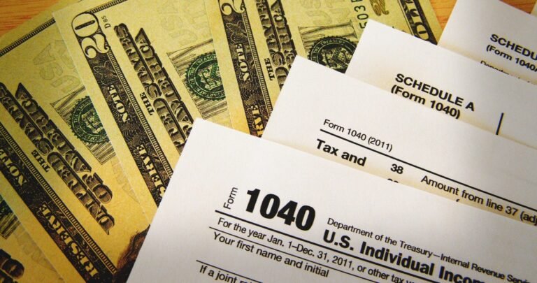 Indocumentados pagan miles de millones en impuestos al año