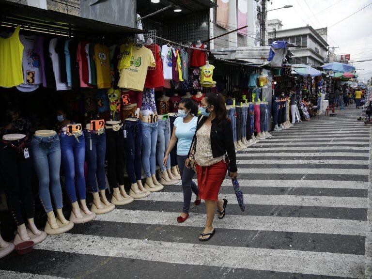 Los conflictos políticos opacan la atención a la pandemia en El Salvador