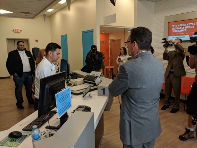 Abren nueva agencia express del DMV