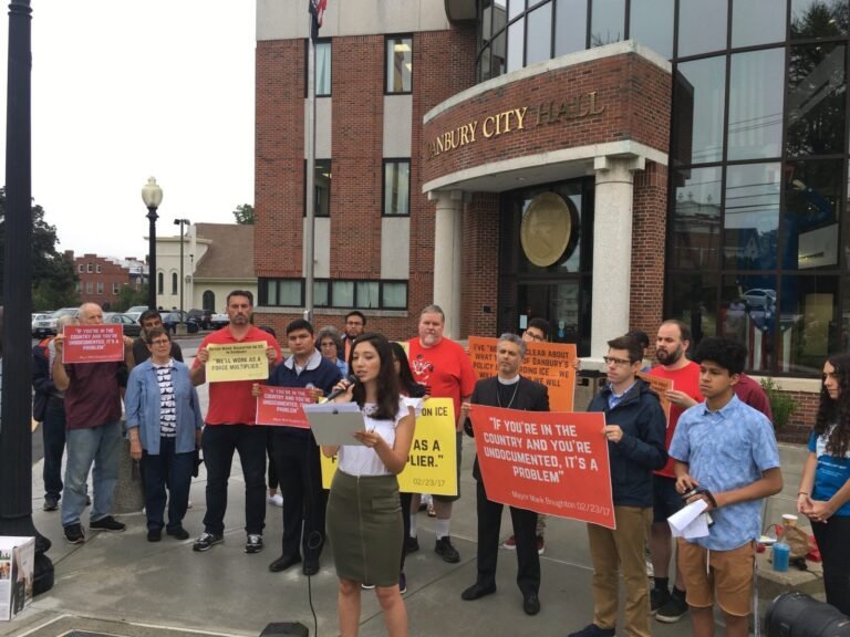 Acusan a Alcalde de no actuar ante recientes arrestos del ICE contra inmigrantes