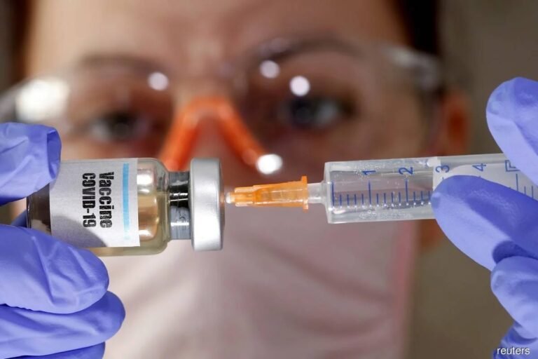 Administración Trump anuncia contrato de $1.95 mil millones para vacuna contra el coronavirus   