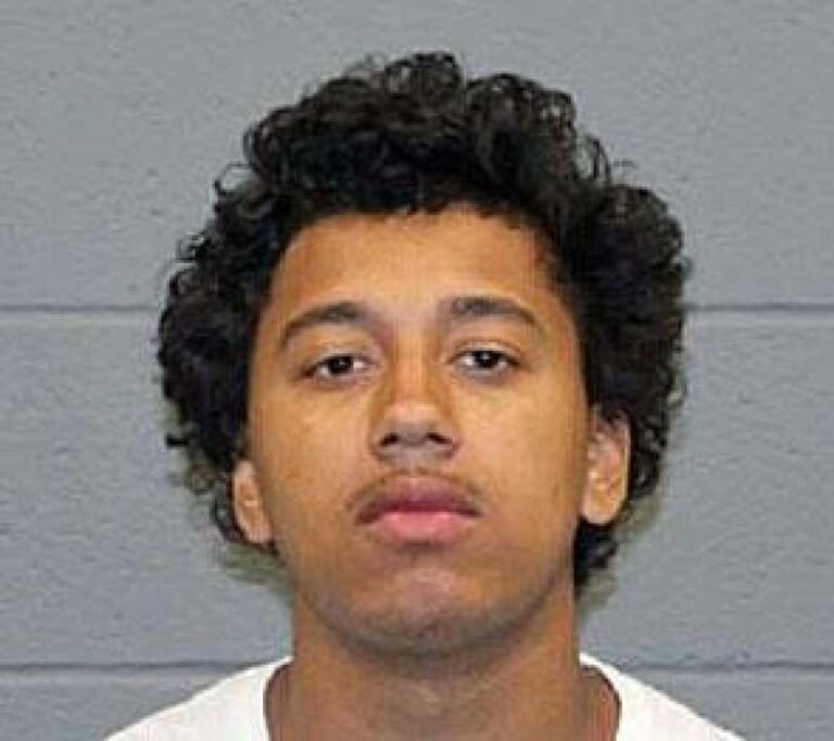 Adolescente acusado de disparar a hombre que cargaba un bebé