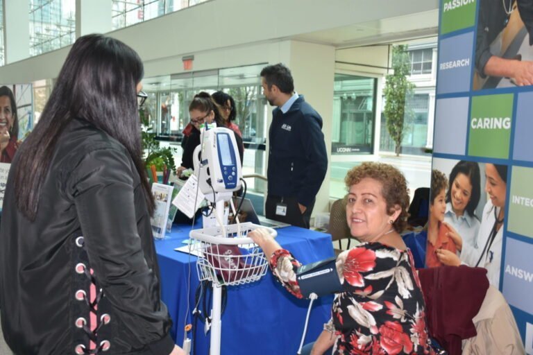 Afluencia en Feria de la Salud de la Herencia Hispana