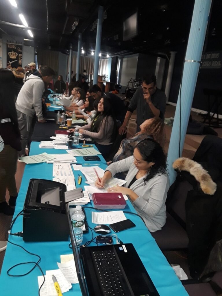 Afluencia en consulado móvil de Guatemala