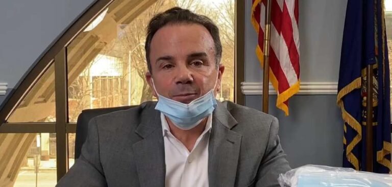 Alcalde ordena toque de queda: “Manténgase seguro, quédese en casa”