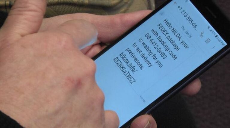 Alertan sobre estafa de mensajes de texto relacionados con paquetes