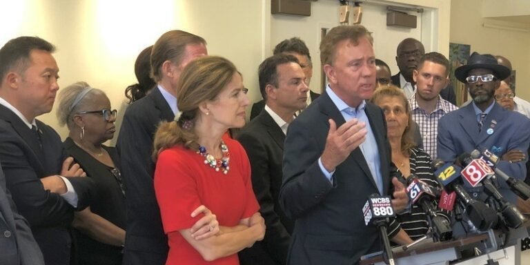 Alientan a descargar guía de preparación para familias inmigrantes