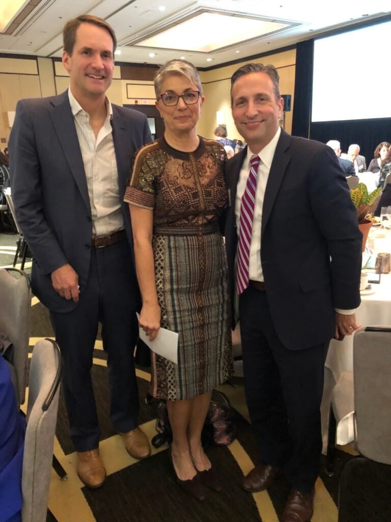 Almuerzo de gala para celebrar empoderamiento de las mujeres en los negocios