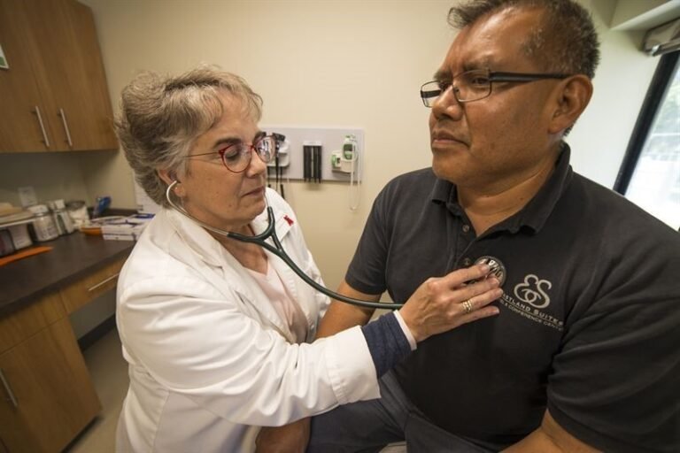 Ampliarán programa de atención médica en clínicas gratuitas