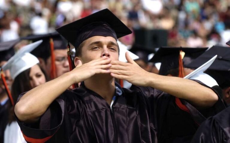 Anuncian planes de graduación para estudiantes de secundaria