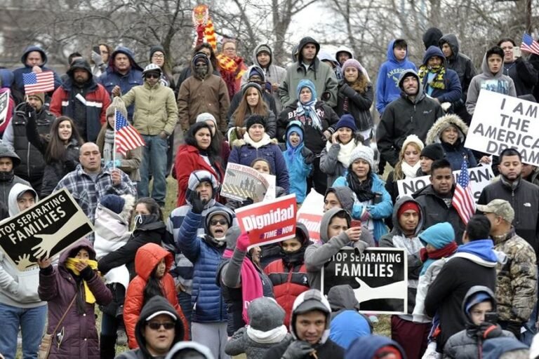 Anuncian recursos para proteger a inmigrantes ante la decisión finalizar el TPS