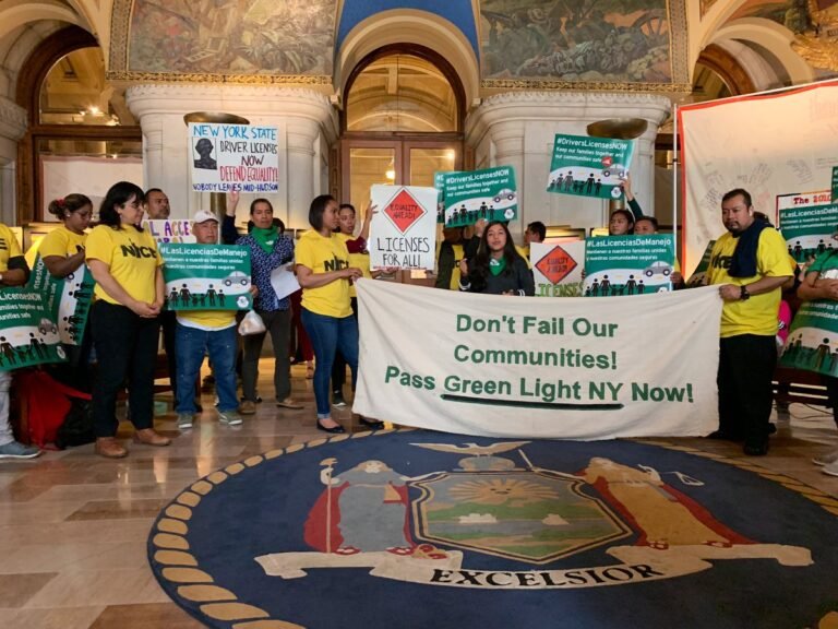 Asamblea de NY da el “Sí” para las licencias de conducir para los indocumentados