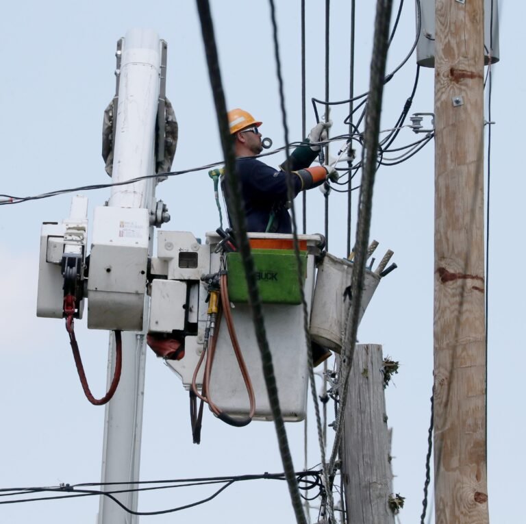 Así es como las familias y pequeñas empresas verán cambios en su factura de energía