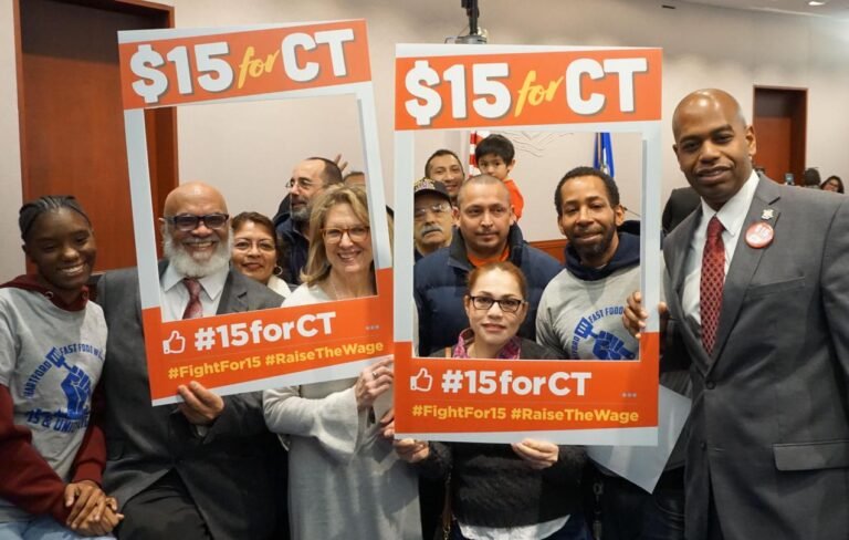 Aumento del salario mínimo en CT podría costar a las ciudades $24 millones