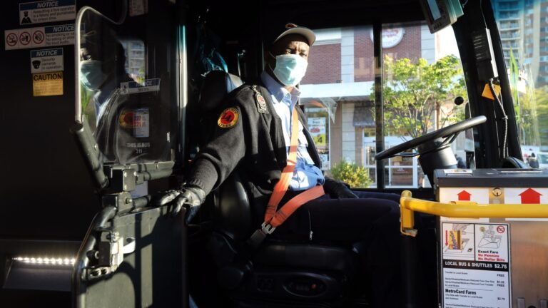 Autobuses reanudan servicio público en Westchester