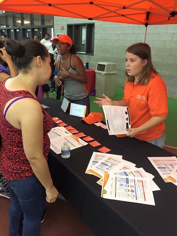 Ayuda gratuita en persona para inscribirse en seguros de salud