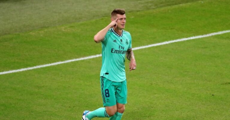 El pie de Kroos y su 42,5 de bota