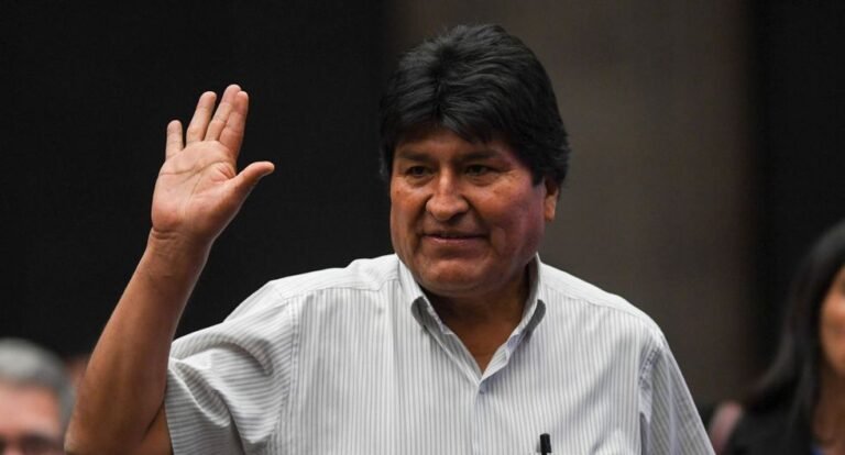 Morales “saluda” que Uruguay pida a Mercorsur activar la cláusula democrática