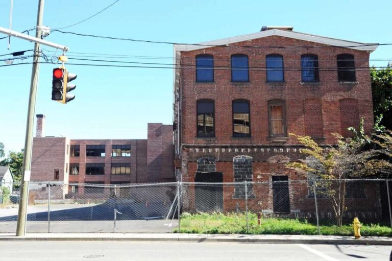 Buscan evitar que tres edificios históricos sean demolidos  