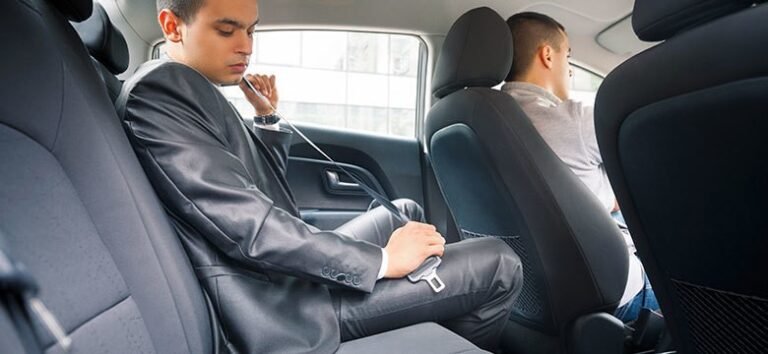 Buscan que pasajeros del asiento trasero también usen el cinturón de seguridad