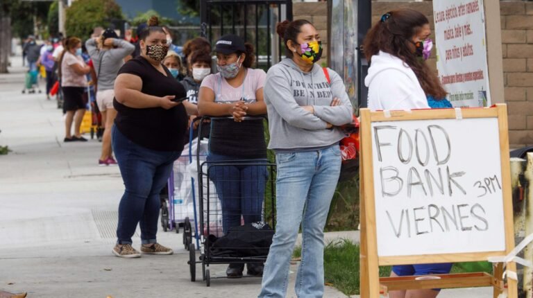 COVID-19 agrava estrés en hispanos y afroamericanos, revela estudio