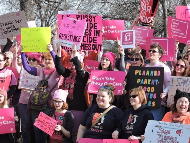 CT se unirá a batalla legal por nueva política de aborto de Trump