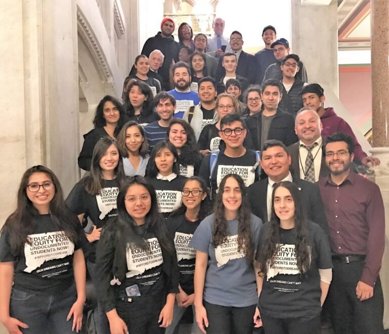 Dreamers celebran: Cámara de Representantes aprueba ayuda financiera para estudiantes indocumentados
