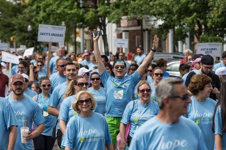 Caminata a beneficio de pacientes con cáncer