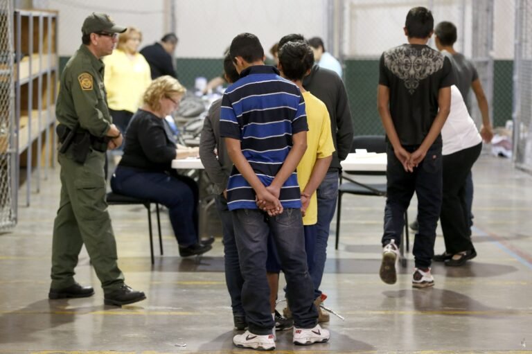 Casos de inmigración se quedan estancados en cortes de NY