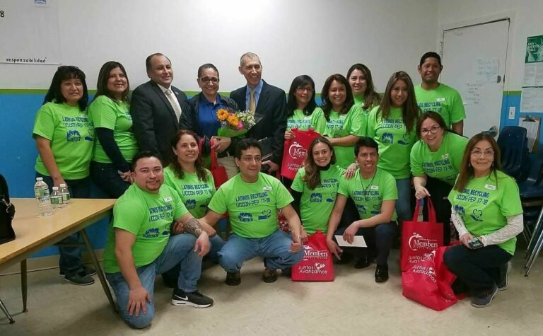 Celebran conferencia sobre proyecto de limpieza de reciclaje
