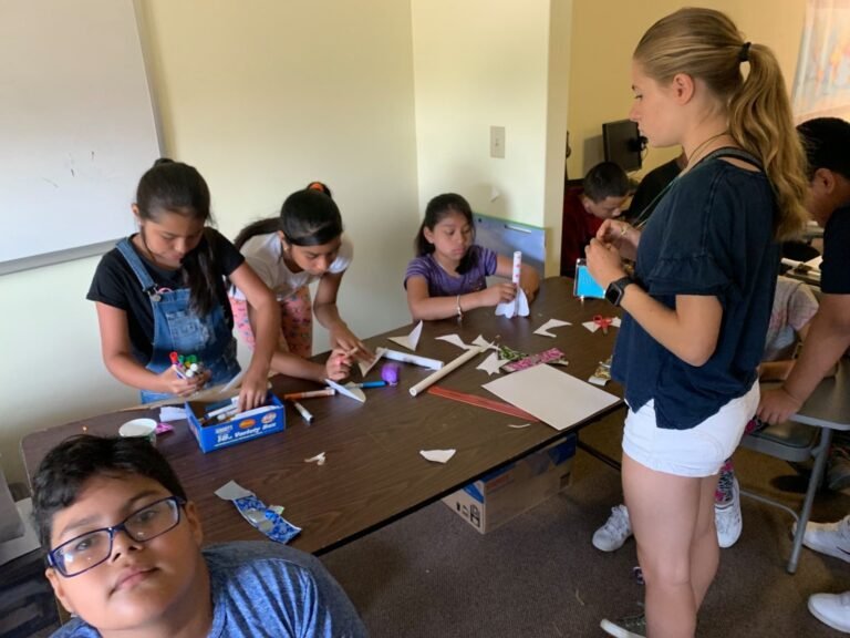 Centro cumple 24 años apoyando a las mujeres y niños inmigrantes