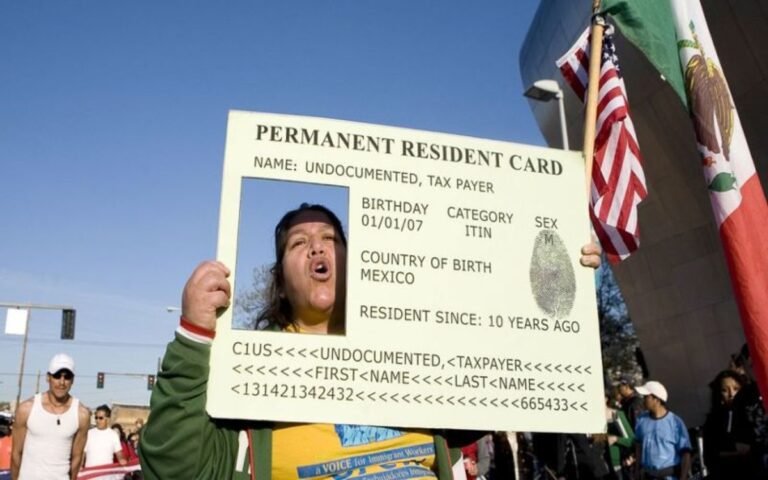 Cientos de miles de personas serán afectadas por regla de carga pública