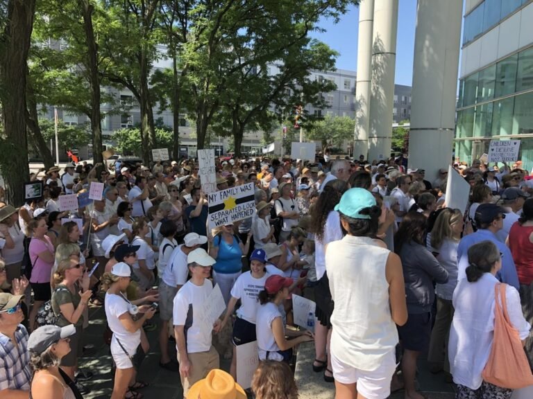 Cientos se unen para exigir que no sigan separando a familias inmigrantes