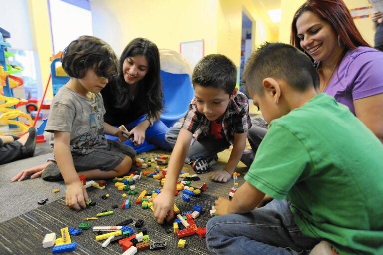 Clínica de autismo será ahora bilingüe para atender a familias hispanas