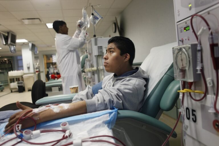 Cobertura de salud para inmigrantes reduciría costos para todos