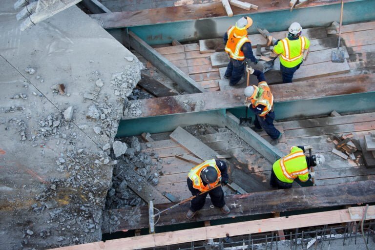 Comisión de Bonos aprueba $550 millones para financiar proyectos de construcción y transporte de escuelas