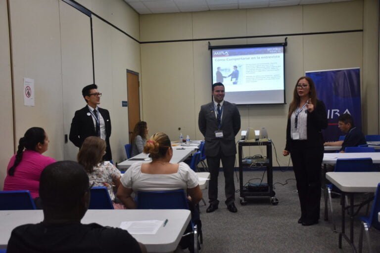 Cómo prepararse y comportarse en una entrevista de trabajo